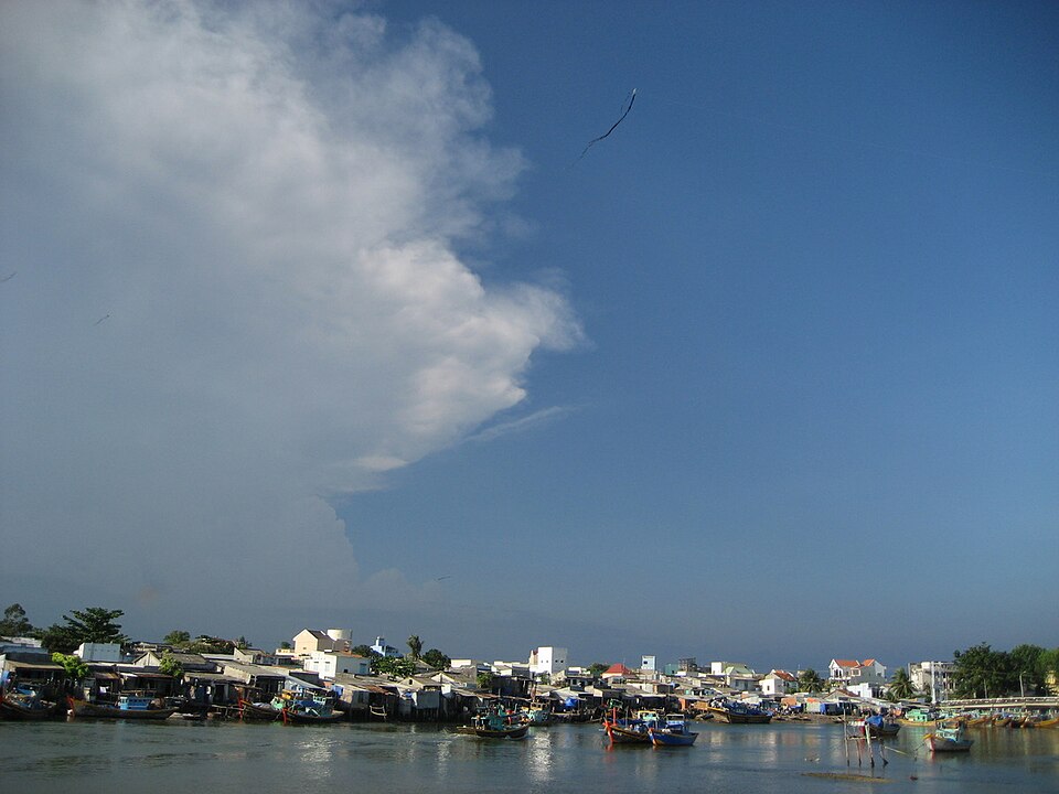 Sông Cà Ty chảy qua trung tâm Phan Thiết
