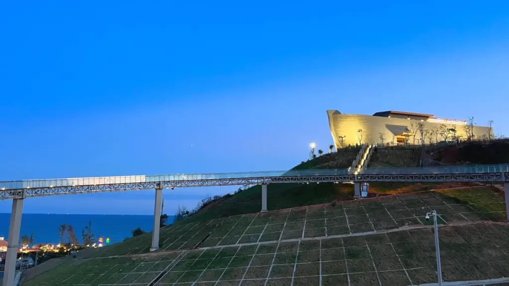Cầu Kỳ Quan — Wonder Bridge