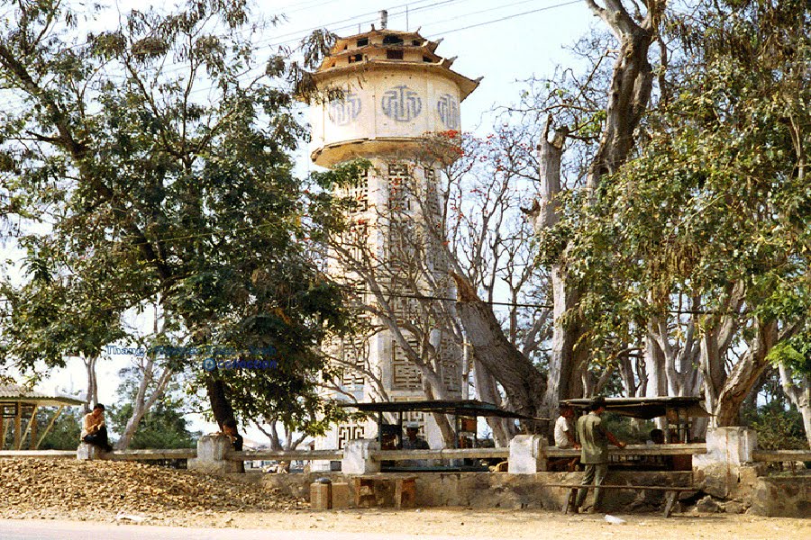 Tháp nước Phan Thiết trong ảnh chụp giai đoạn 1970-1971
