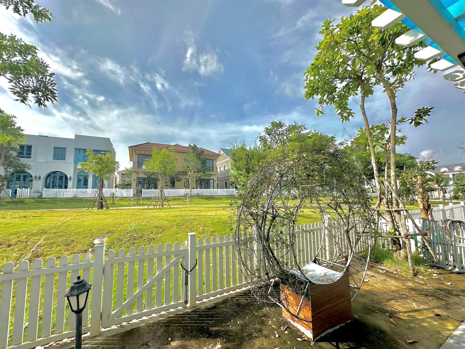 Villa Phong Lan — Song Lập 2PN Gần Hồ Bơi, Bồn Tắm Đôi — ảnh 2